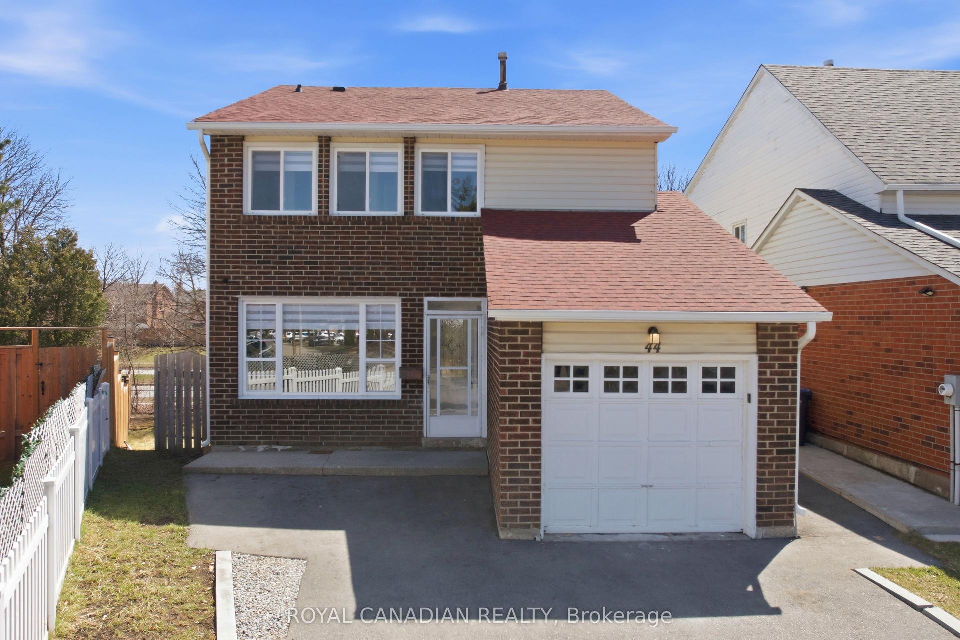 44 Rushmore Crescent — photo 1