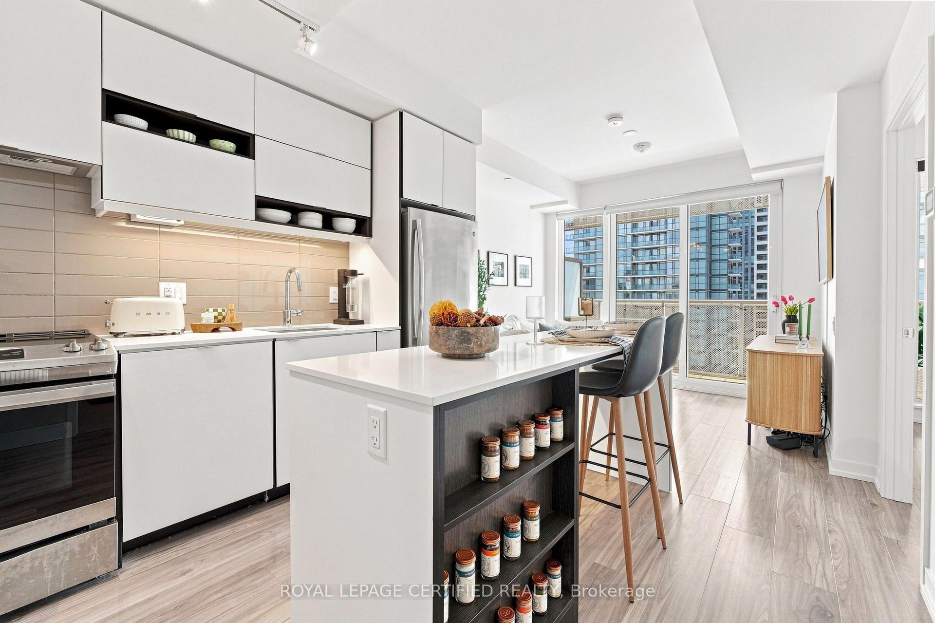 4065 Confederation Parkway 2112 #2112, Mississauga — Condo for sale, photo 1