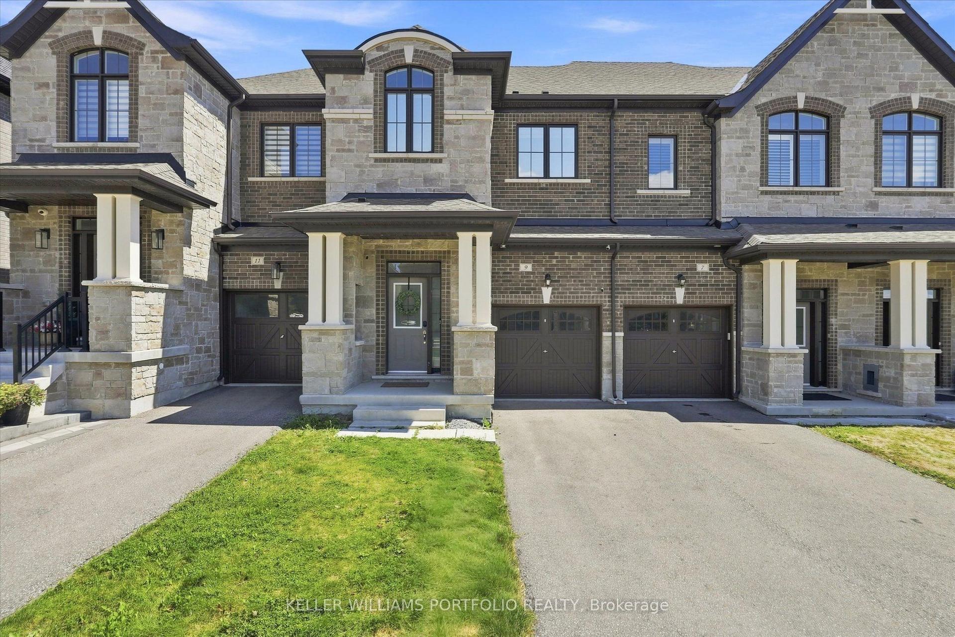 9 Viola Street, East Gwillimbury — Townhouse for lease, photo 1