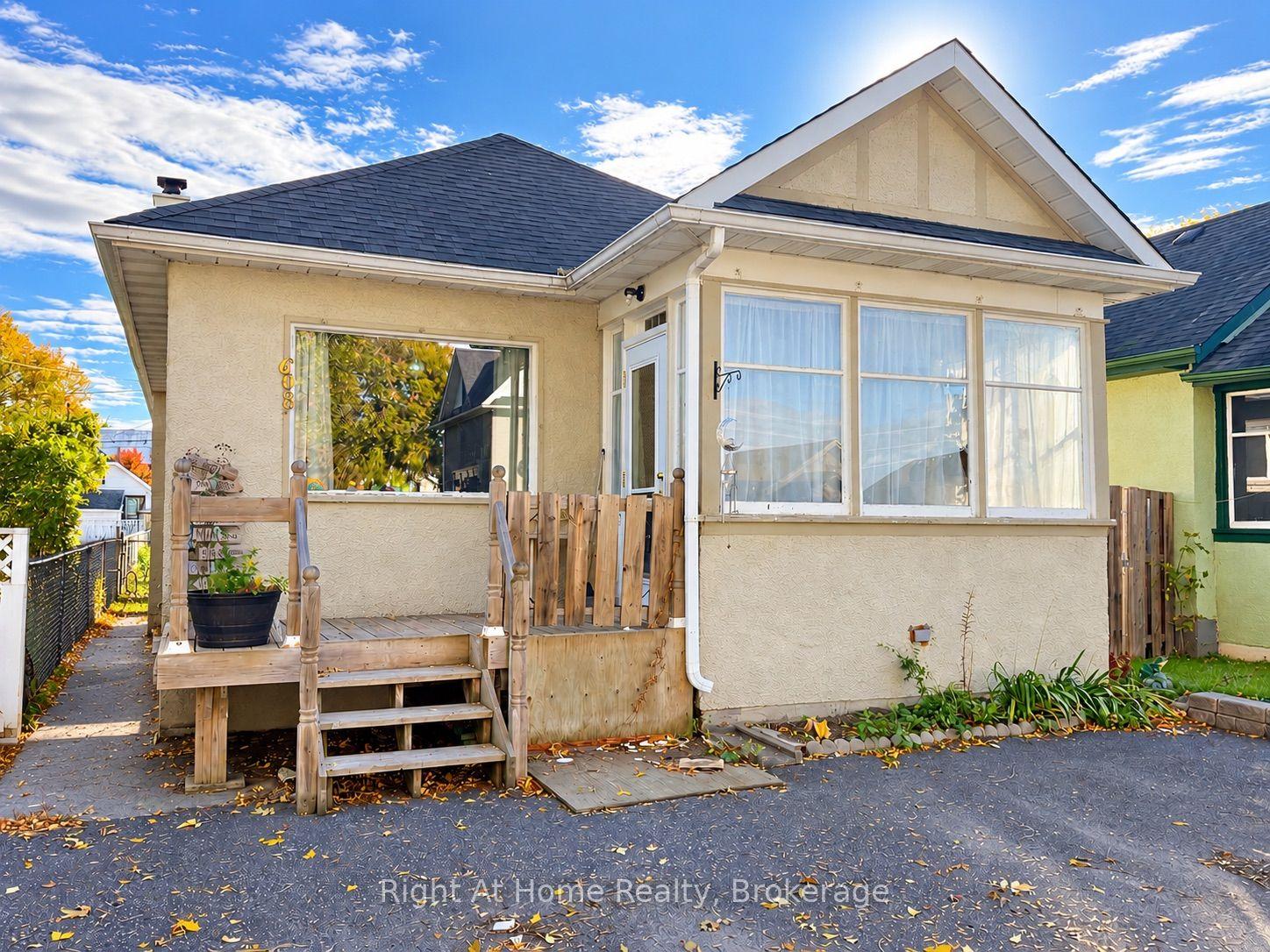 608 Marks Street S, Thunder Bay — Detached for sale, photo 1