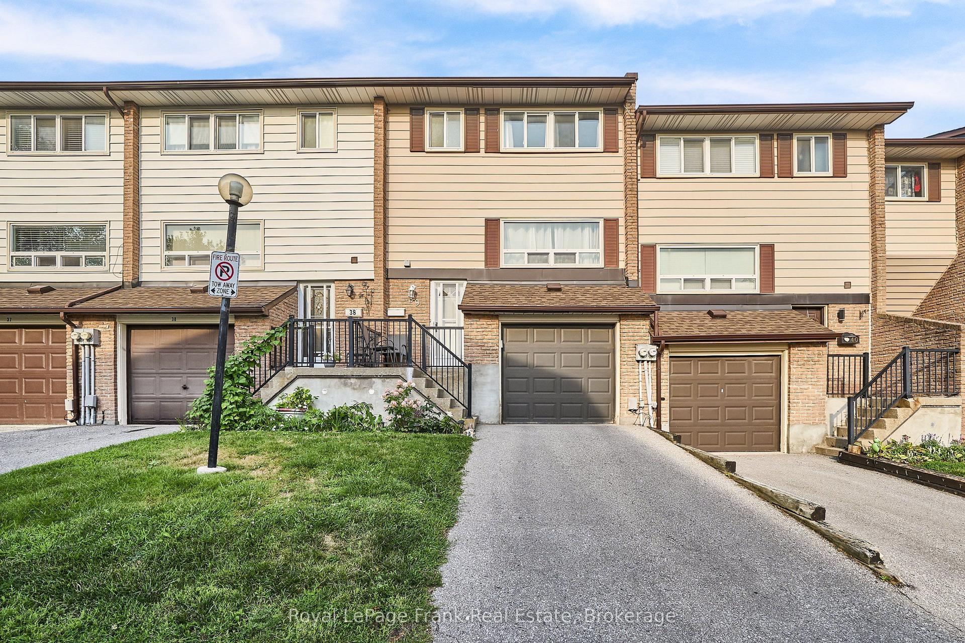 321 Blackthorn Street 39 #39, Oshawa — Condo Town for sale, photo 1