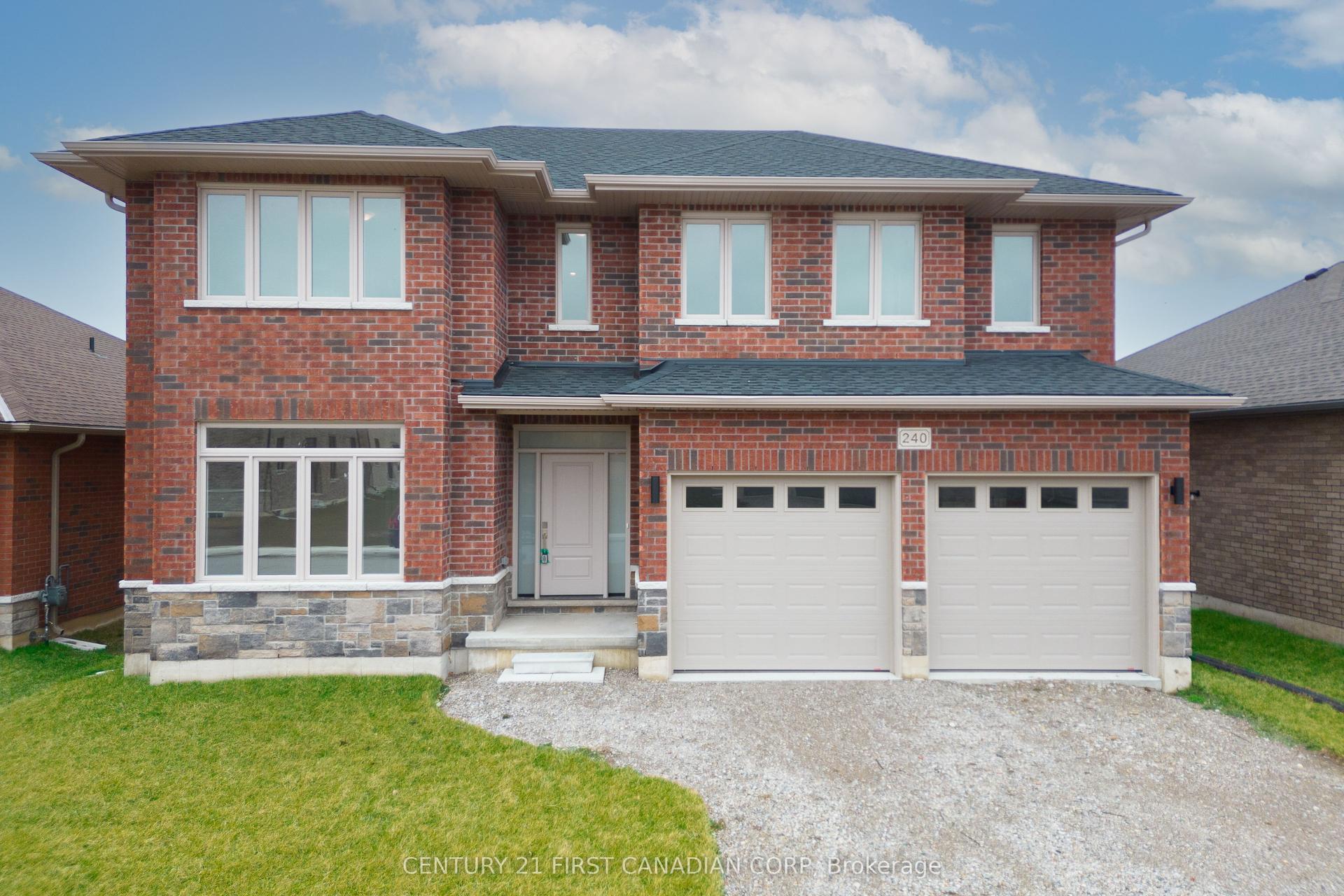 240 LEITCH Street — photo 1