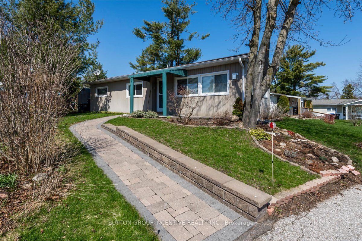 18 Trefoil Drive — photo 1