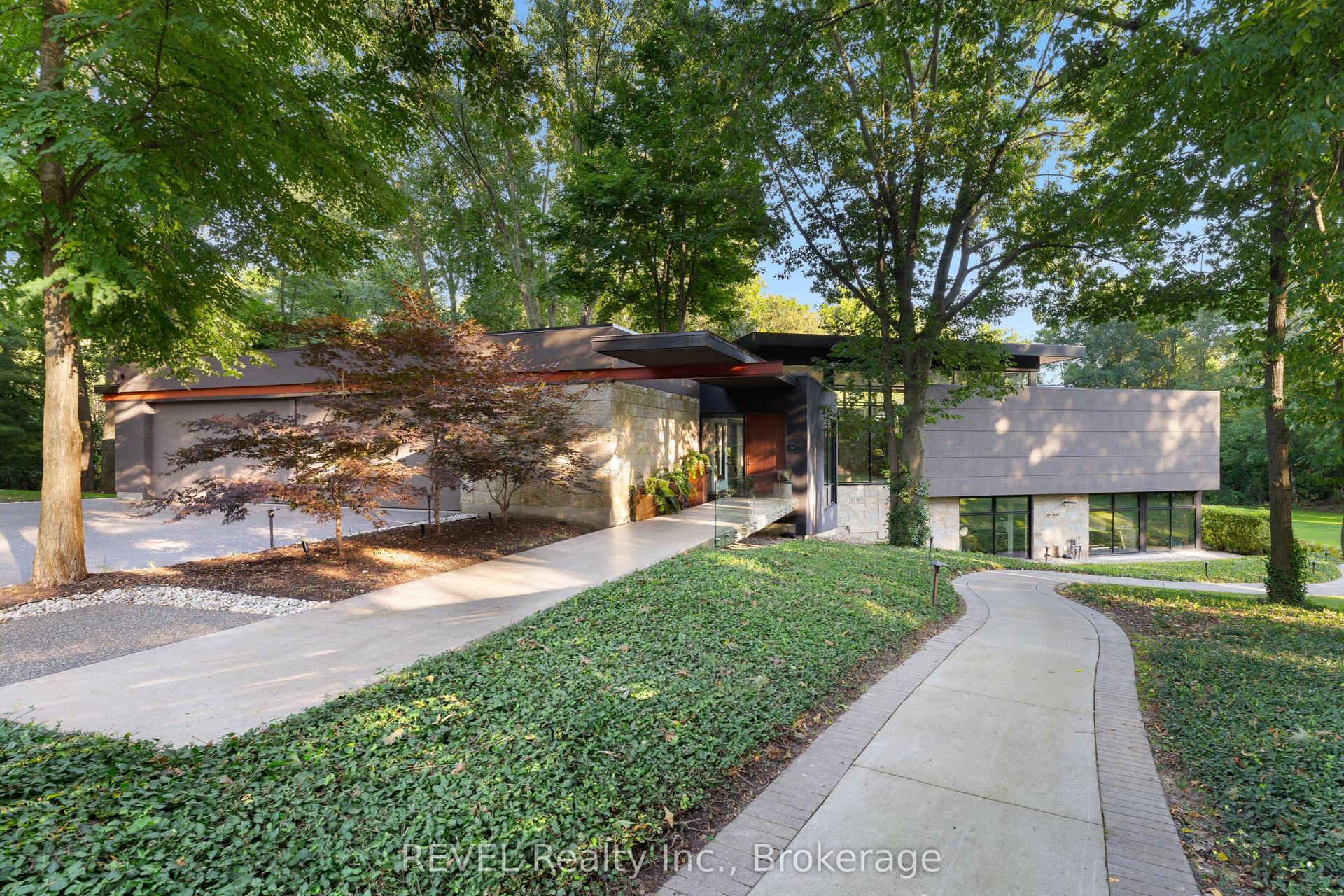 250 Canboro Road — photo 1