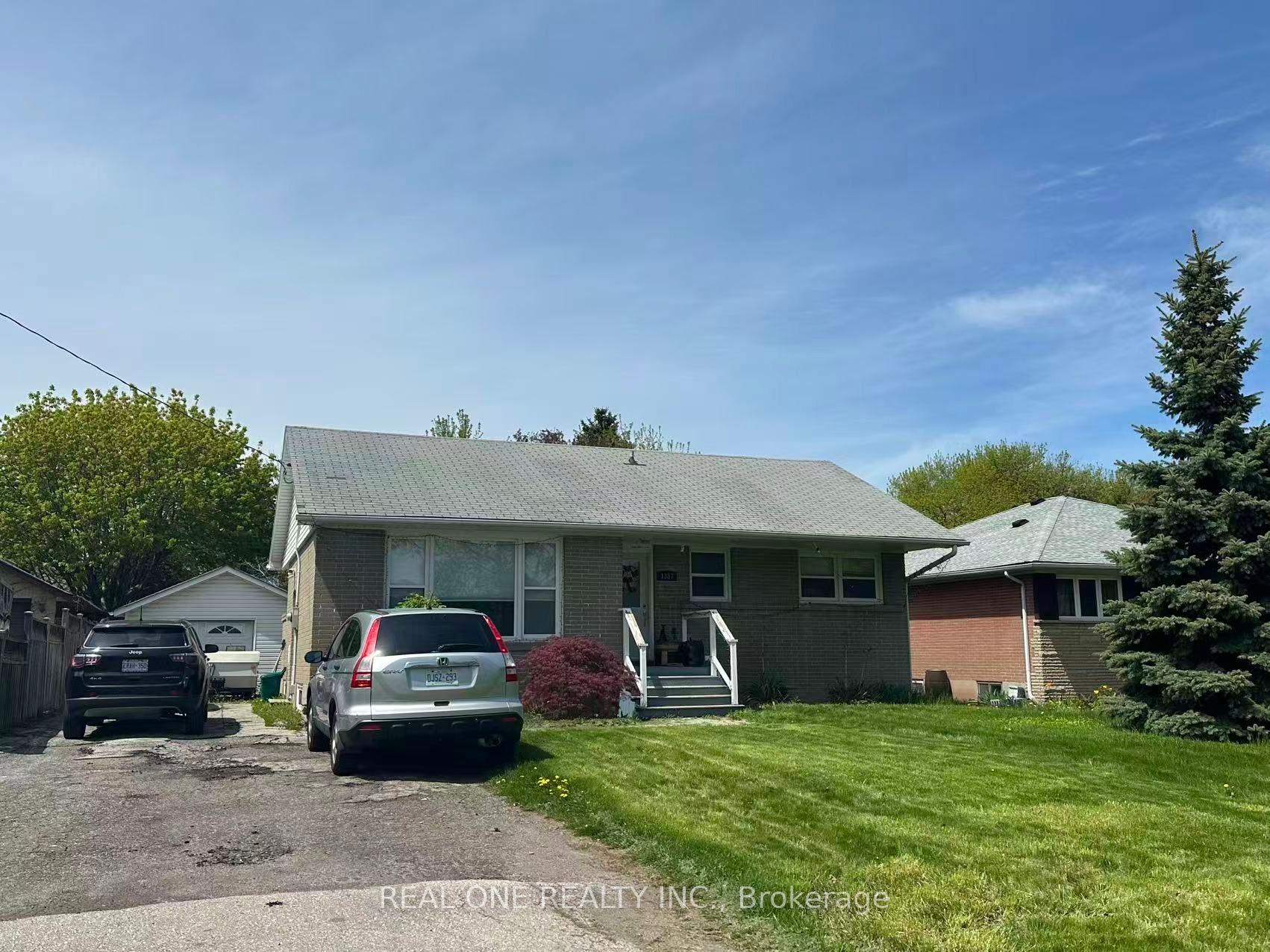 1387 Selkirk Avenue Lower #Lower — photo 1
