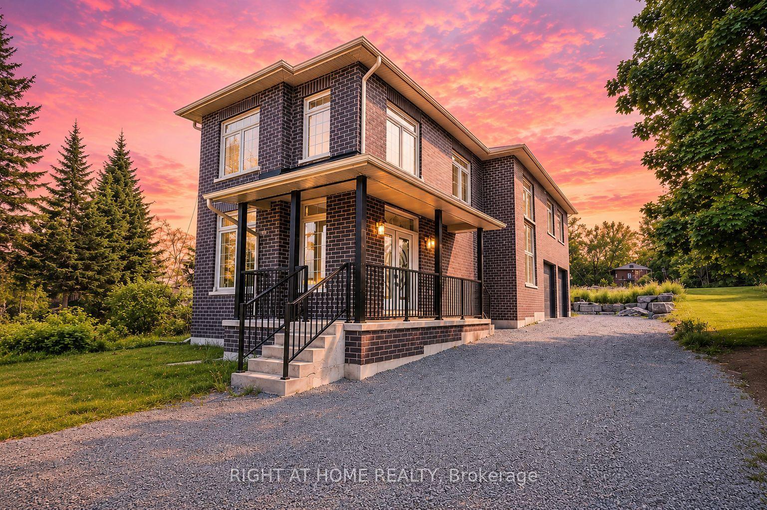 637 Simcoe Street — photo 1