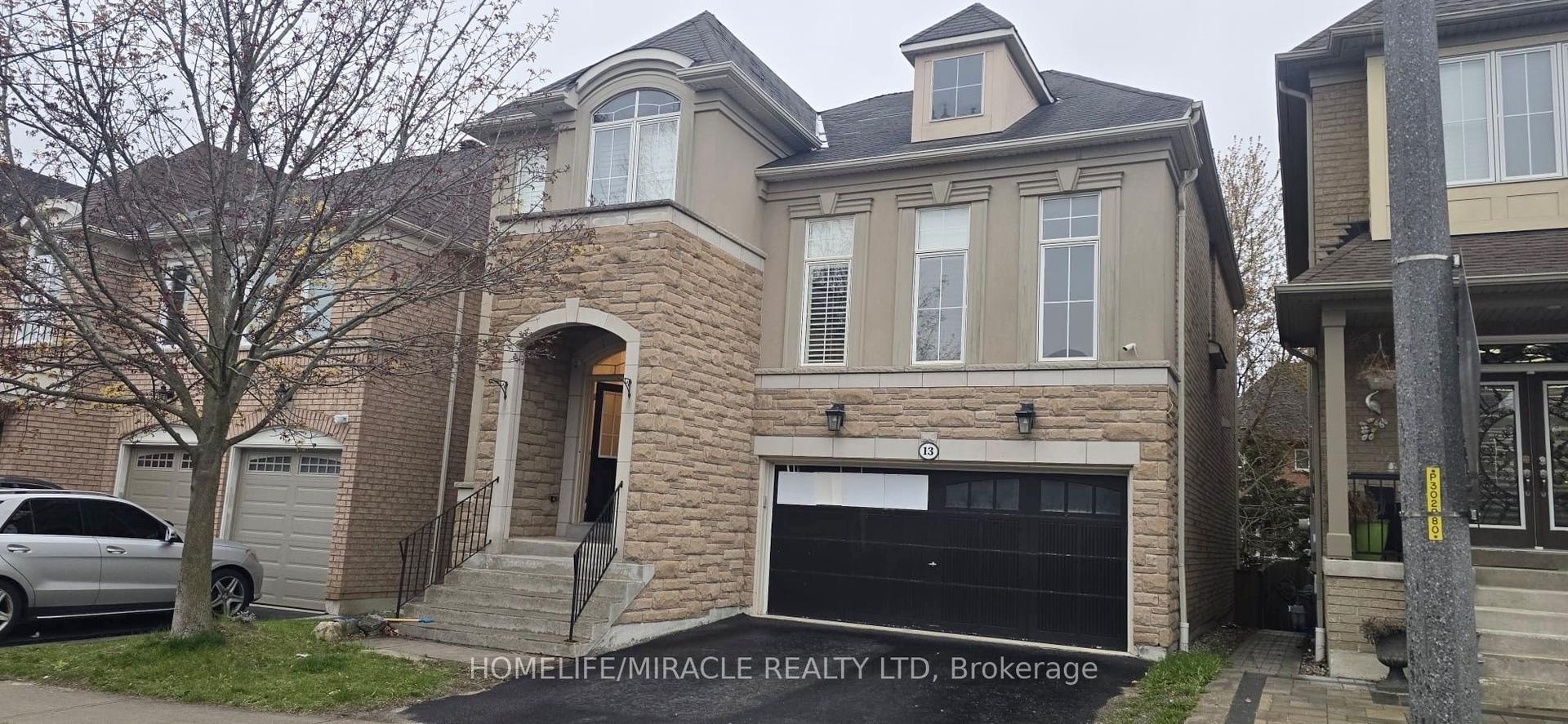 13 Muscat Crescent — photo 1