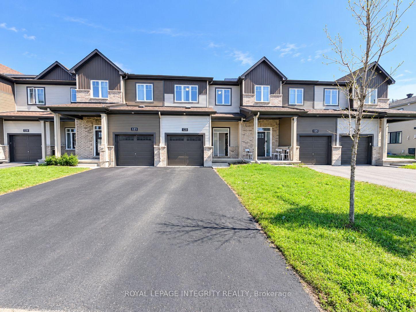 123 Chakra Street, Barrhaven — Townhouse for lease, photo 1