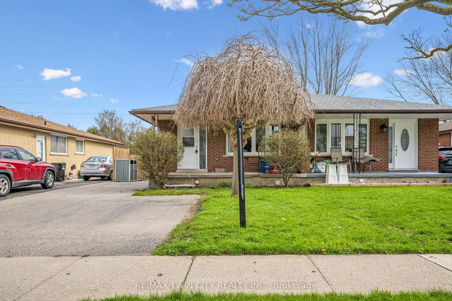 27 Vicmount Drive — photo 1