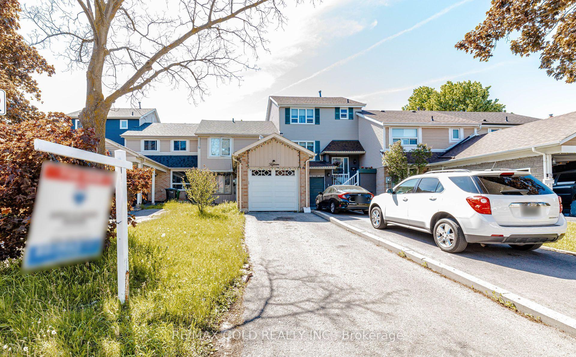 15 Courtleigh Square, Brampton — Townhouse for sale, photo 1