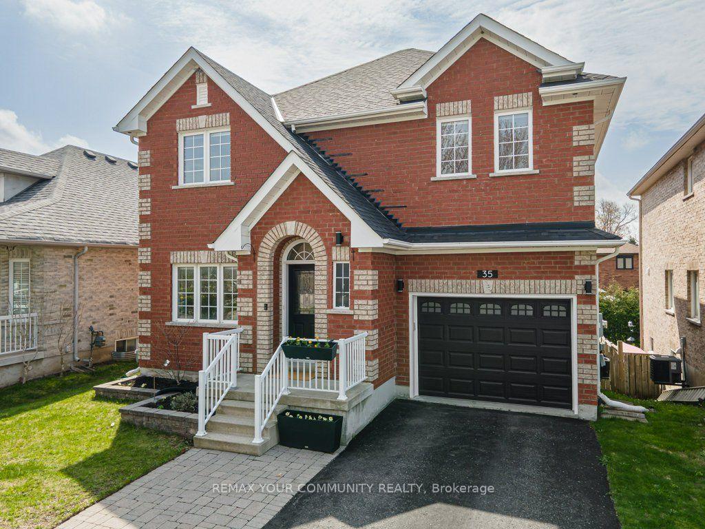 35 Laurelbank Crescent — photo 1