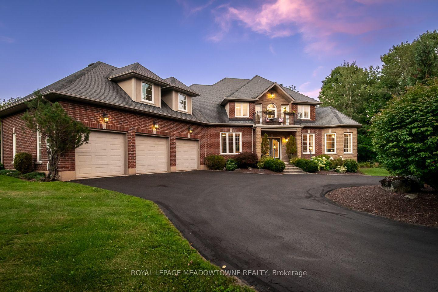 4215 Ennisclare Drive, Milton — Detached for sale, photo 1