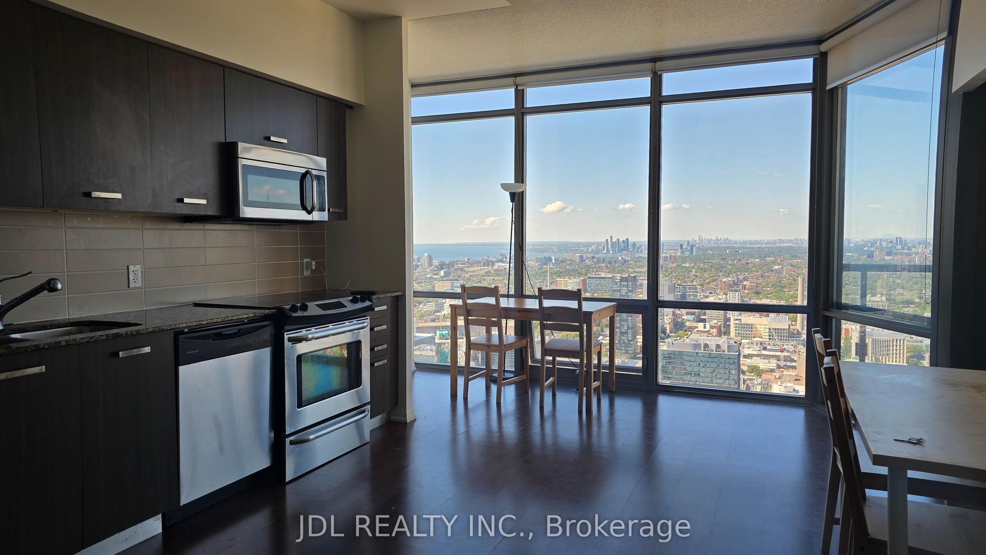 832 Bay Street 4702 #4702, Toronto — Condo for lease, photo 1