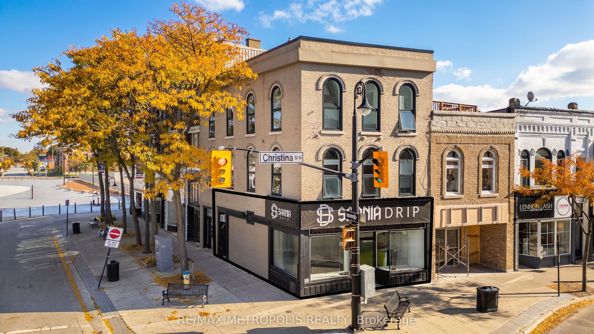 192 Christina Street N — photo 1