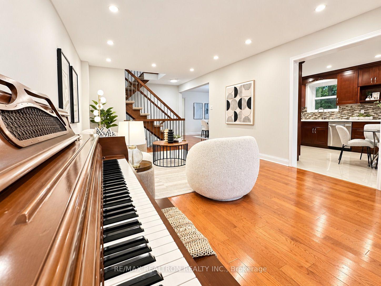2 Morning Glory Way, Toronto — Condo Town for sale, photo 1