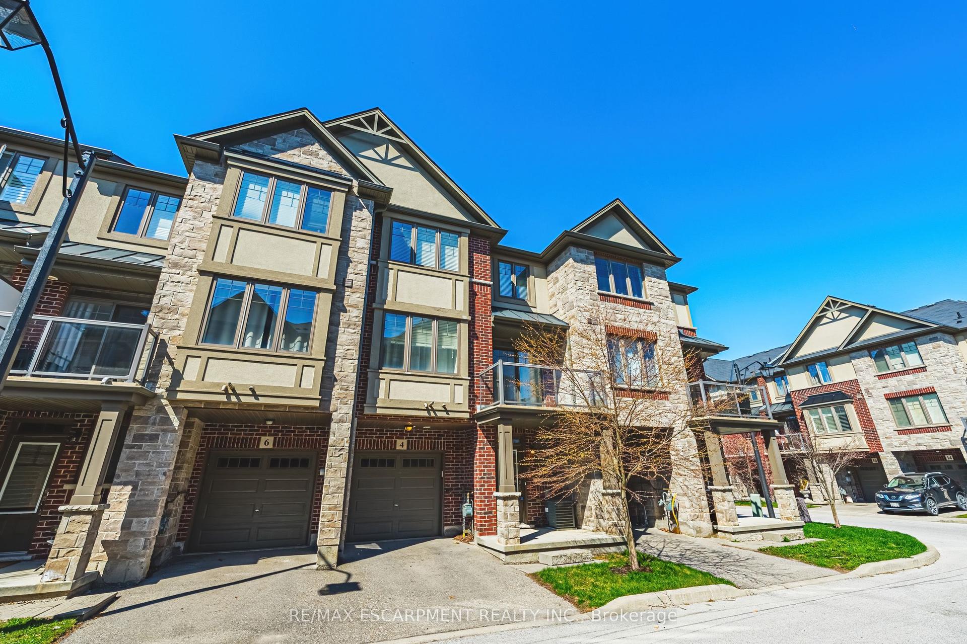 4 Bird Lane — photo 1