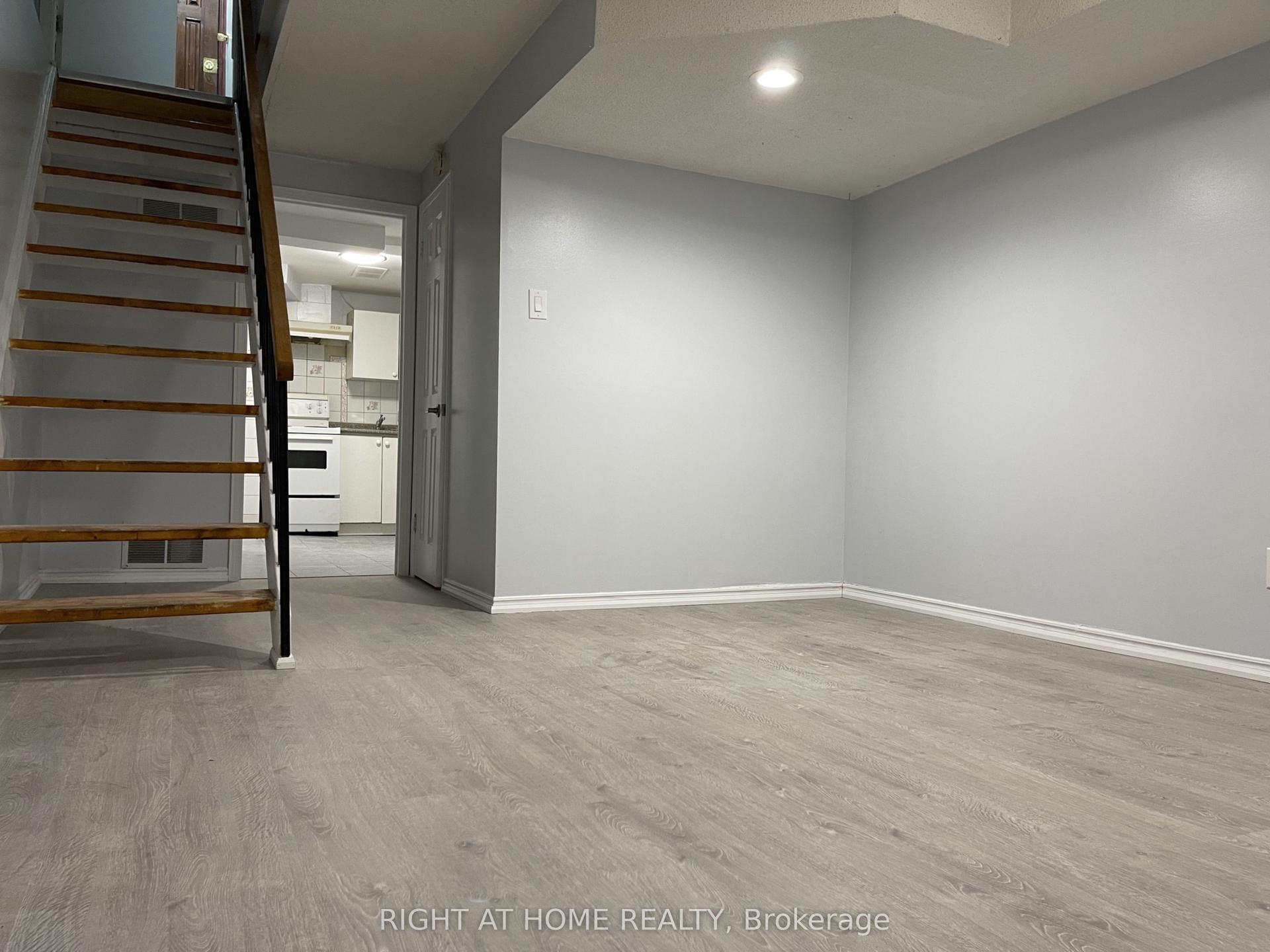 12 Quarry Court Lower #Lower, Toronto — Semi-Detached for lease, photo 1