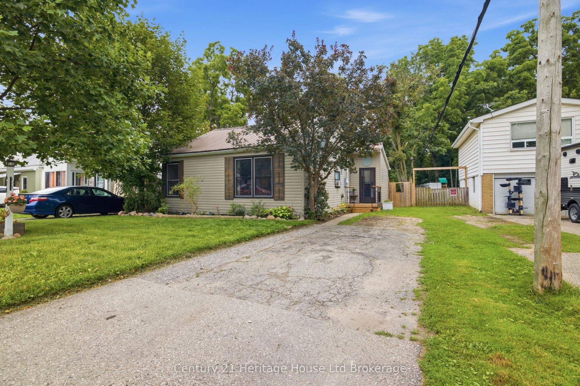 674 Hayball Street, Woodstock — Detached for sale, photo 1
