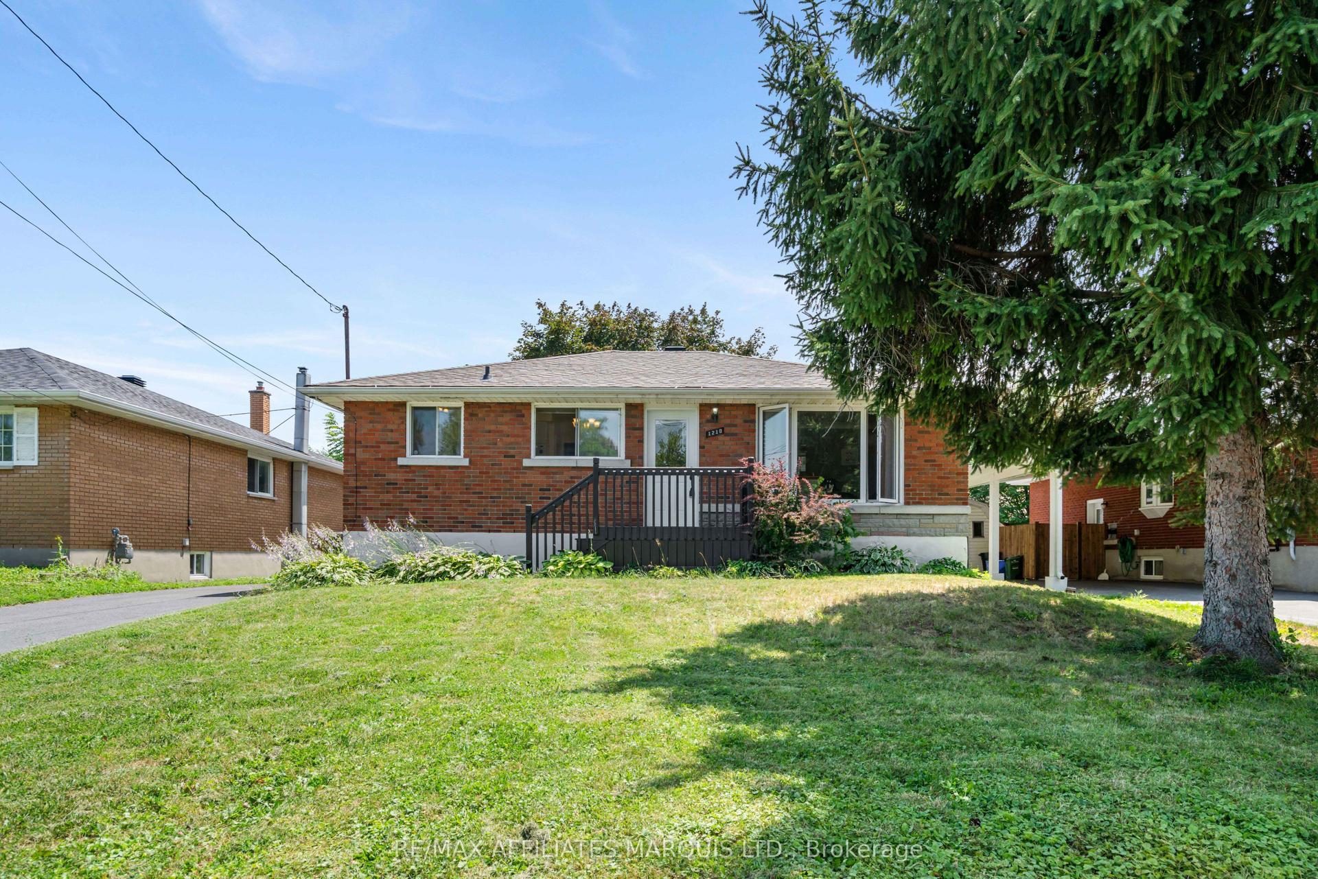 1210 Osborne Avenue, Cornwall — Detached for sale, photo 1