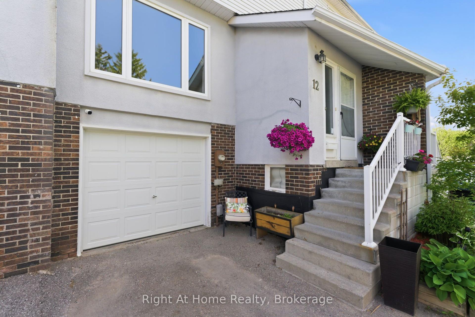303 Garden Street 12 #12, Whitby — Condo Town for sale, photo 1