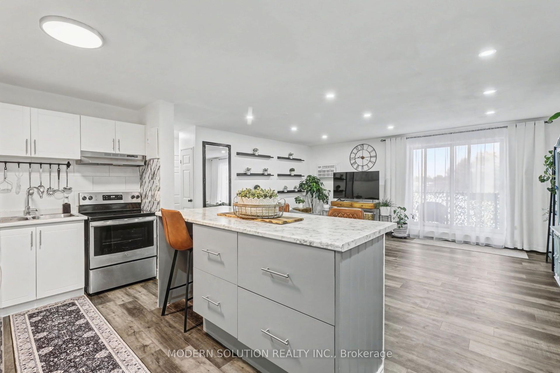 563 Mornington Avenue 308 #308 — photo 1