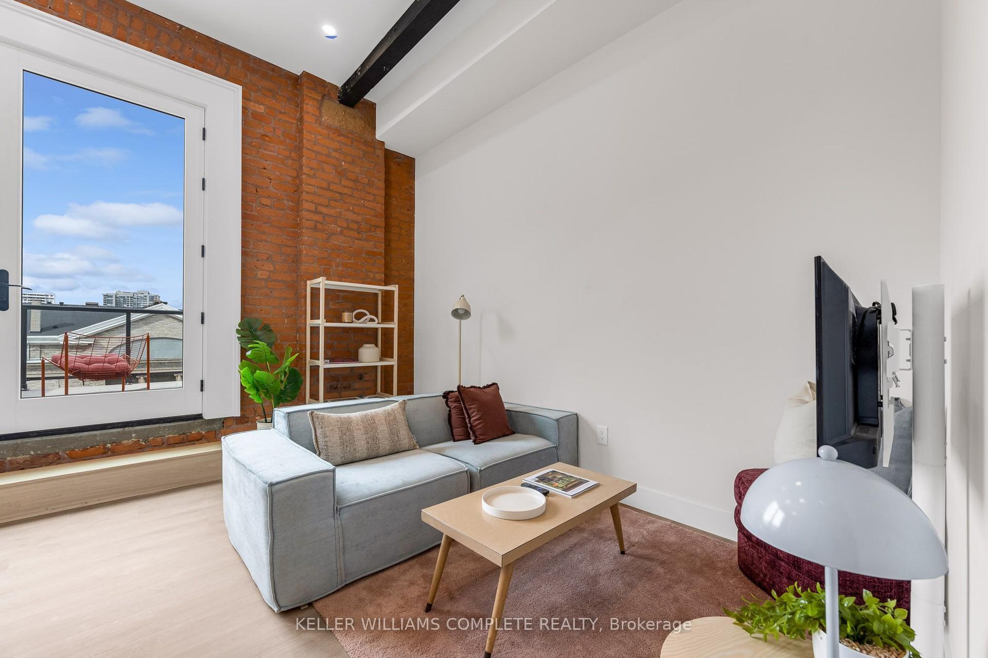 56 York Boulevard 211 #211, Hamilton — Multiplex for lease, photo 1