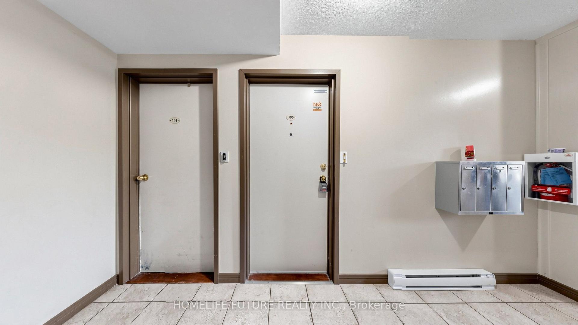 120 Nonquon Road 150 #150, Oshawa — Condo Town for sale, photo 1
