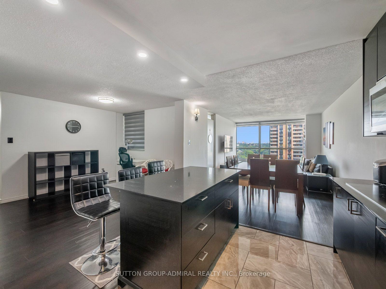 10 Martha Eaton Way 1811 #1811, Toronto — Condo for sale, photo 1