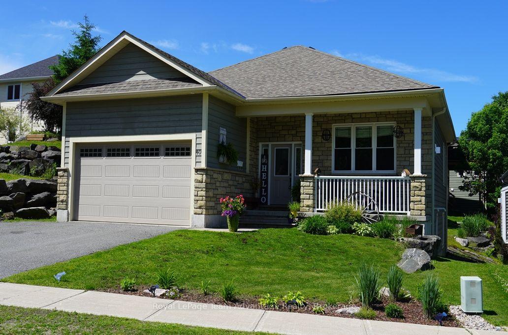 40 Winnifred Avenue E — photo 1