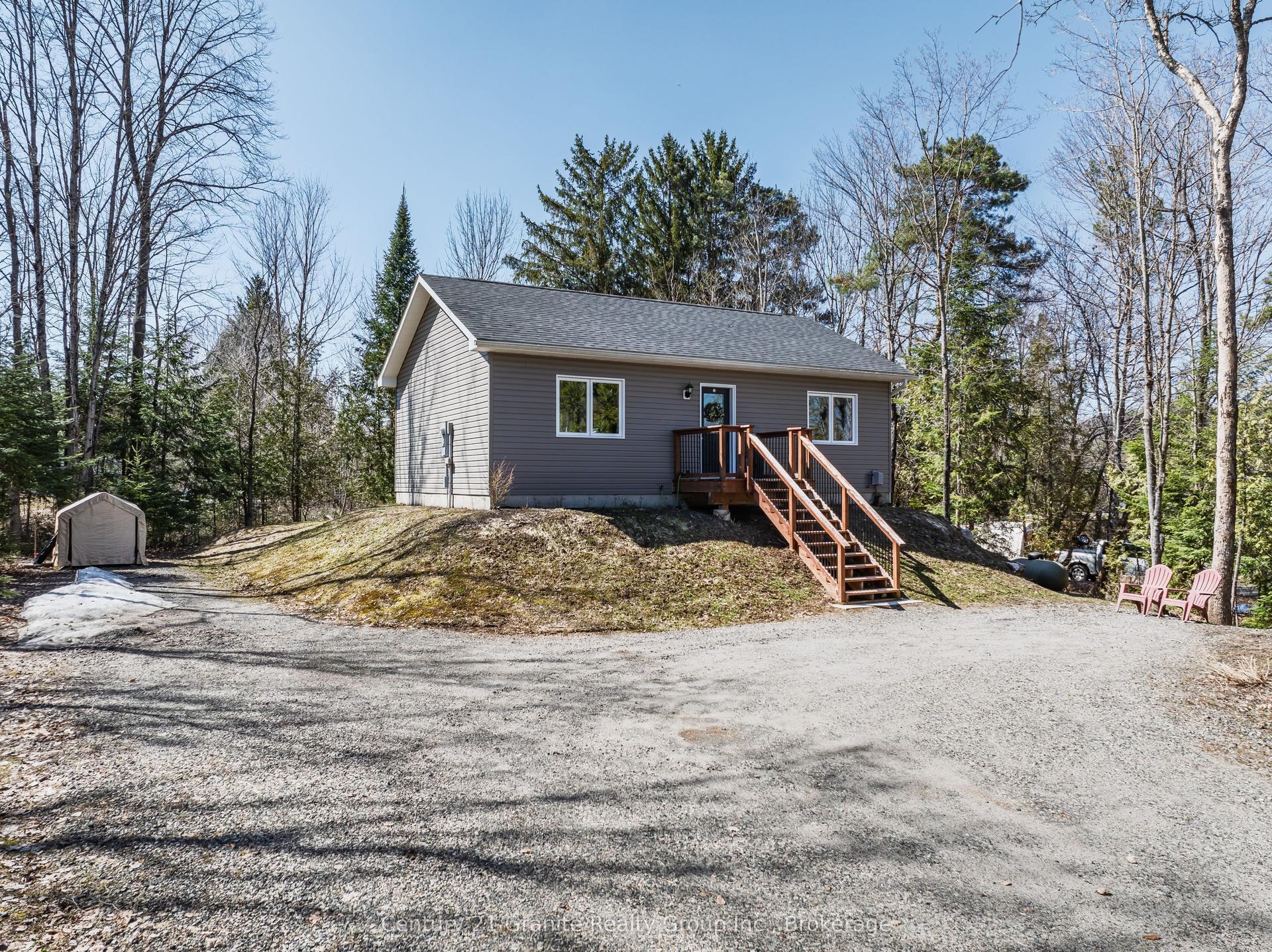 1015 Guilford Court — photo 1