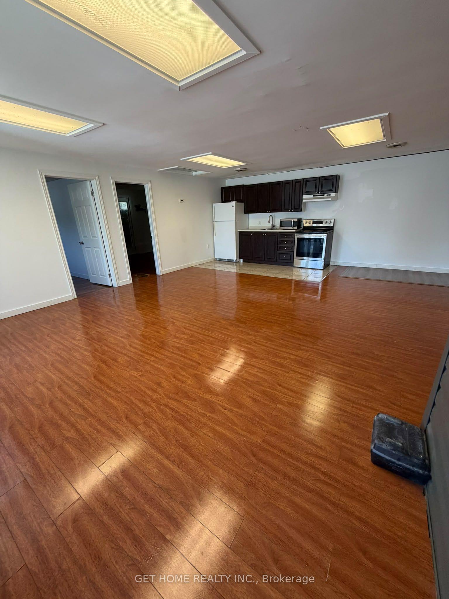 358 The Queensway S Main #Main, Georgina — Detached for lease, photo 1