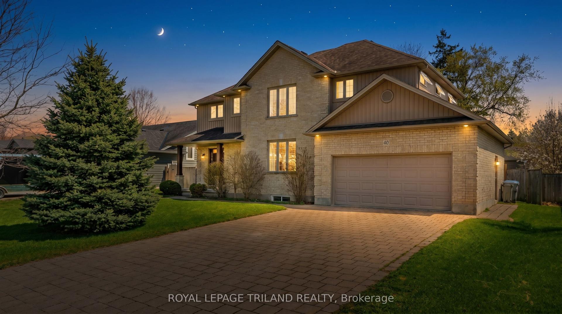 40 FIELDSTONE Crescent — photo 1