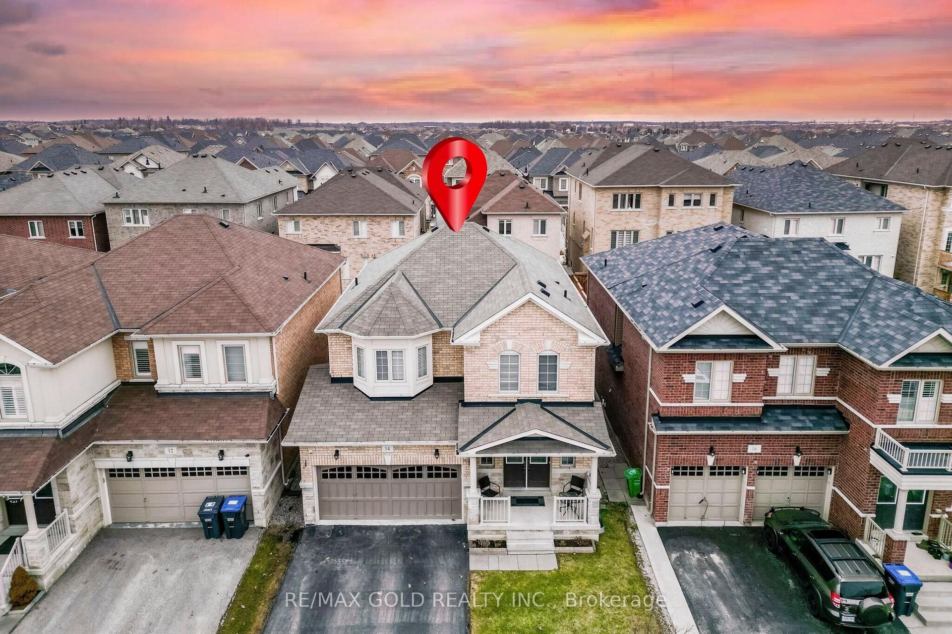 14 Lloyd Crescent — photo 1