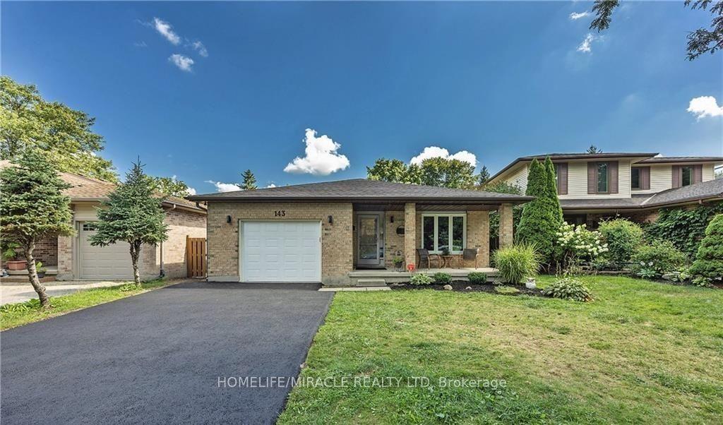 143 Grenfell Place, London North — Detached for lease, photo 1