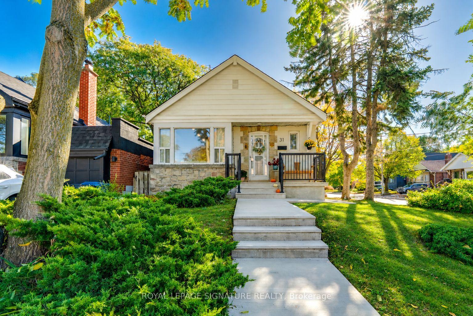 31 Davies Crescent, Toronto — Detached for sale, photo 1