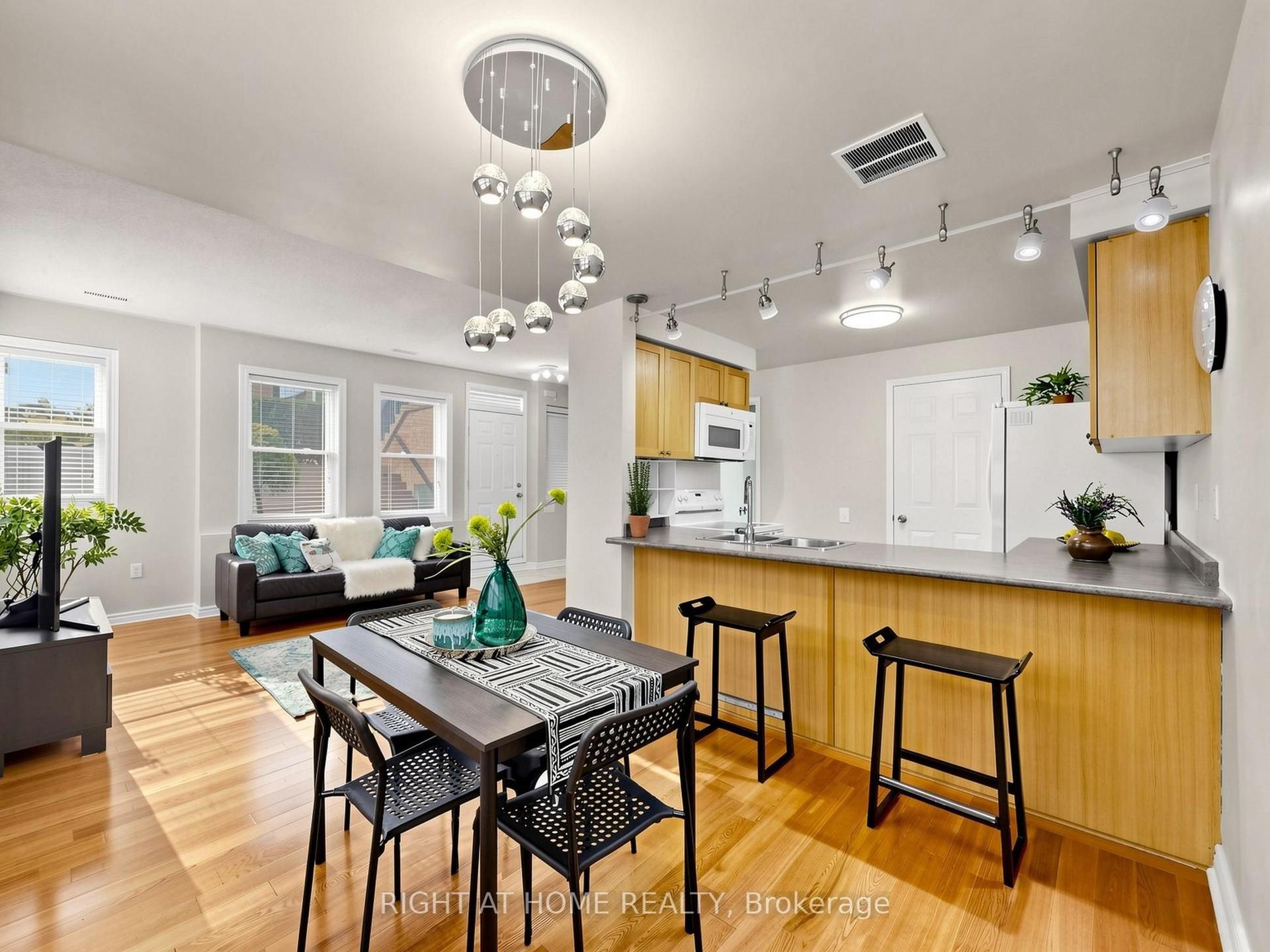 760 Lawrence Avenue W 76 #76, Toronto — Condo Town for sale, photo 1