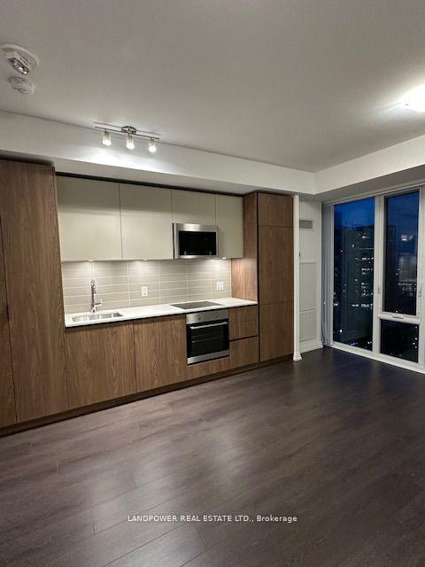 8 Widmer Street W 3315 #3315 — photo 1