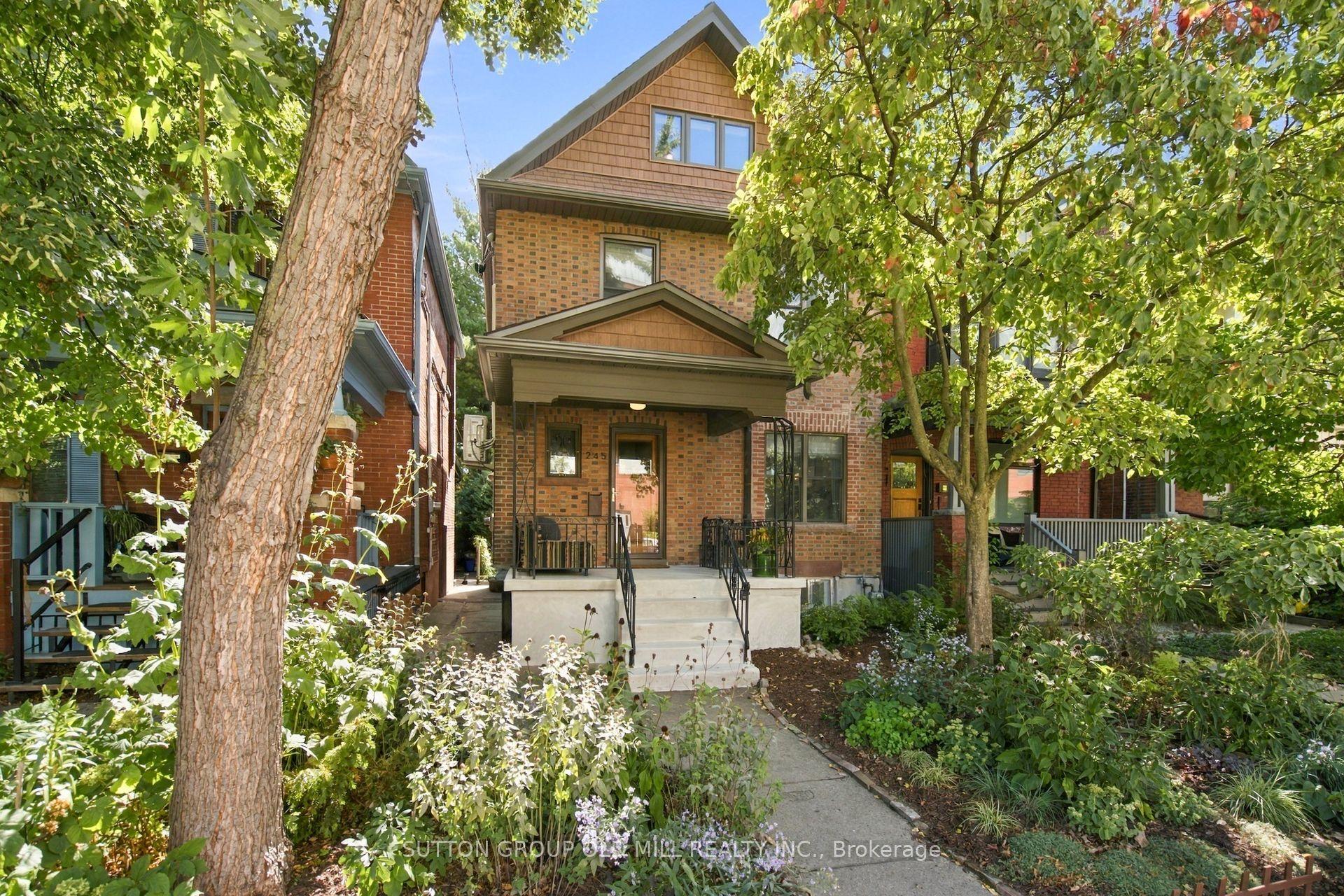 245 St Johns Road, Toronto — Detached for sale, photo 1