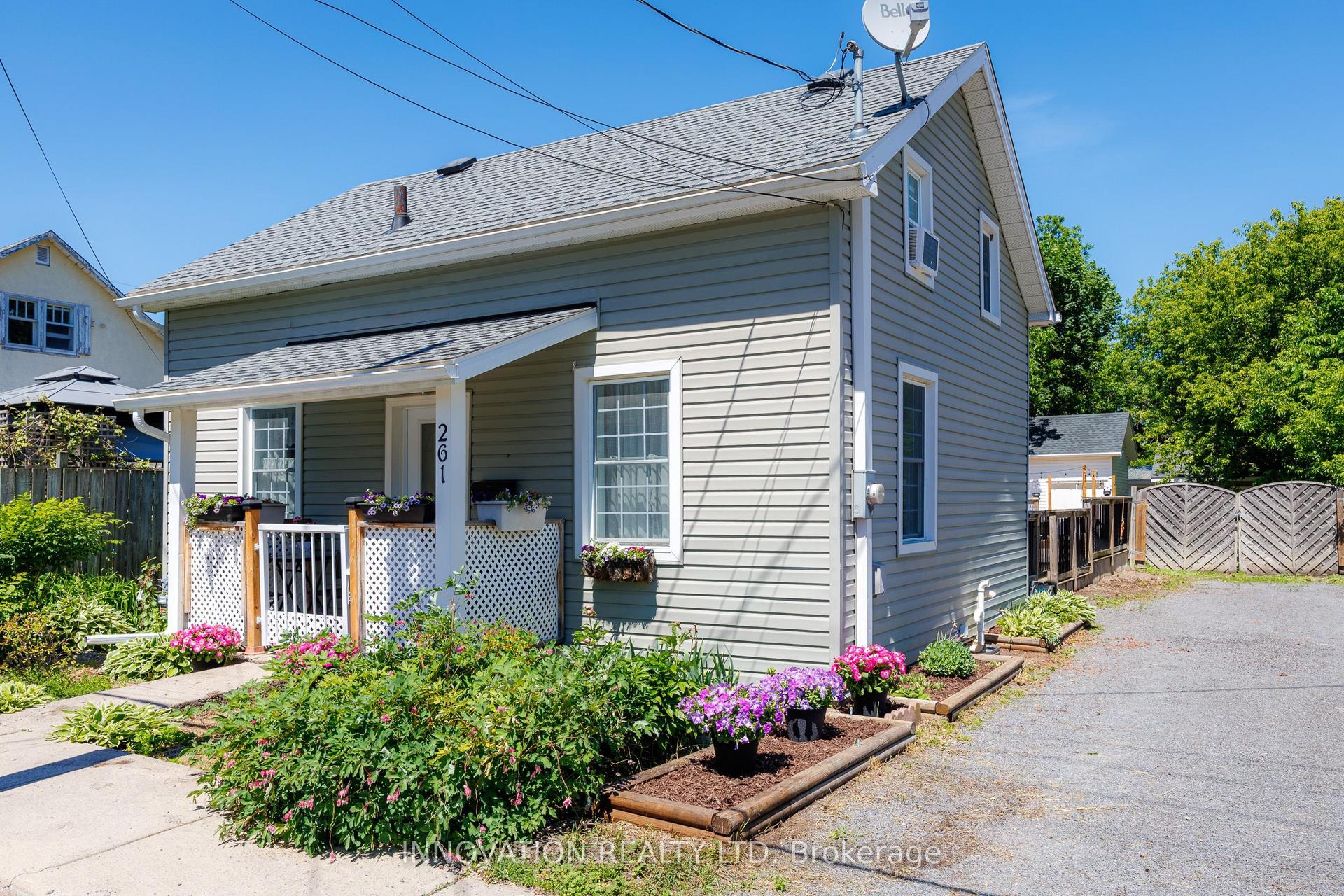 261 St-Paul Street — photo 1