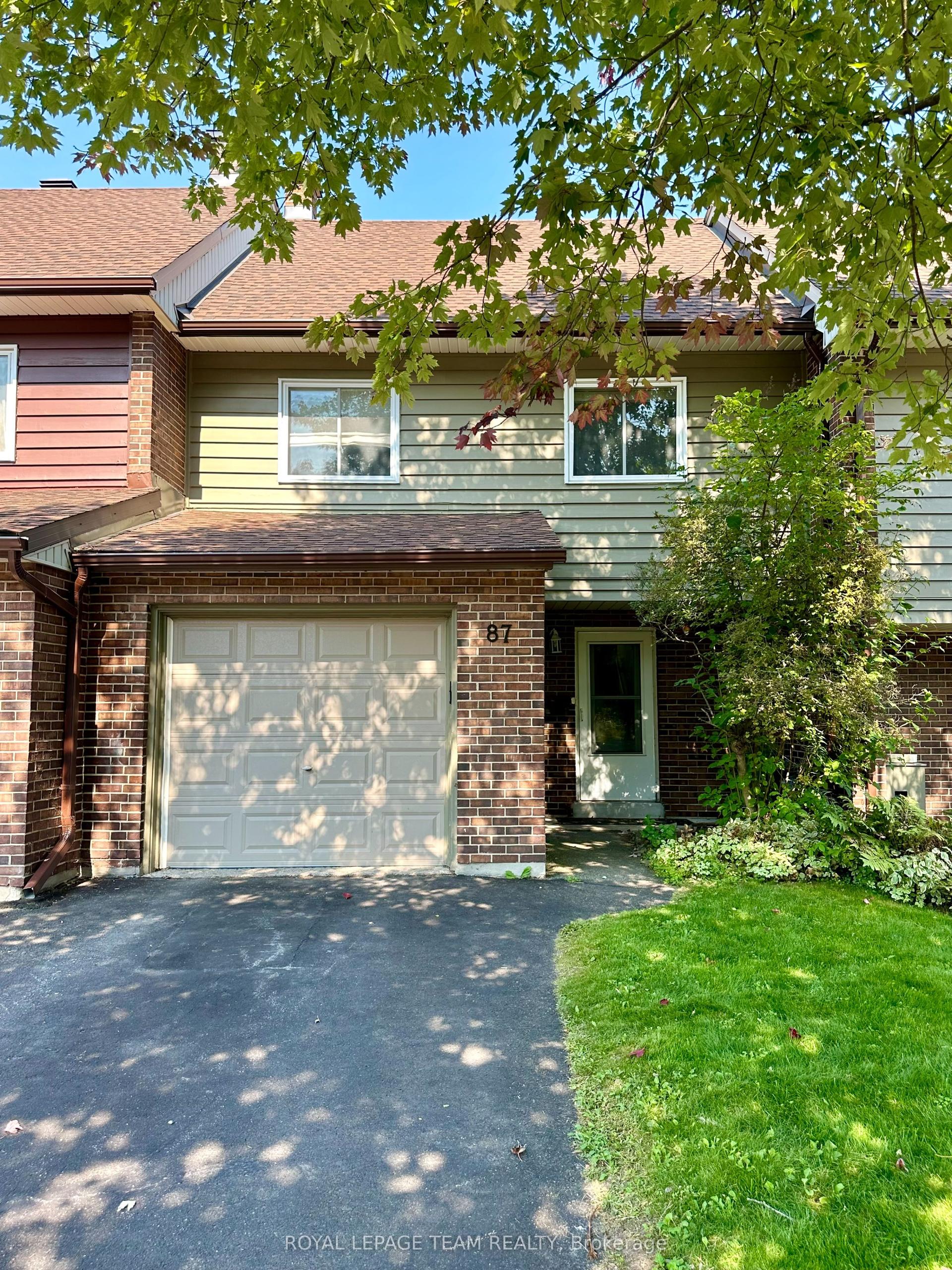 87 GLEN PARK Drive, Blackburn Hamlet — Condo Town for lease, photo 1