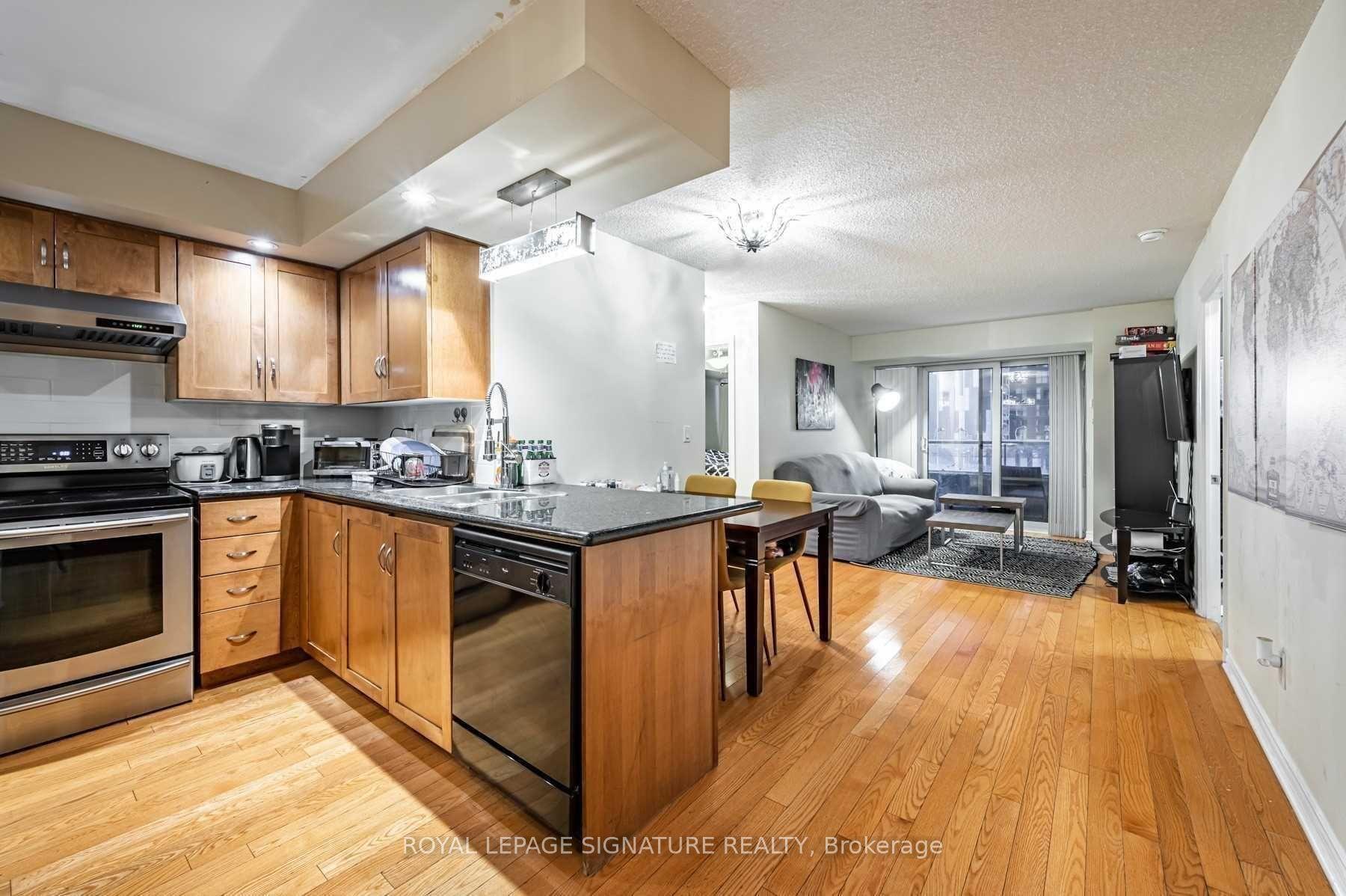 250 Wellington Street W 632 #632 — photo 1