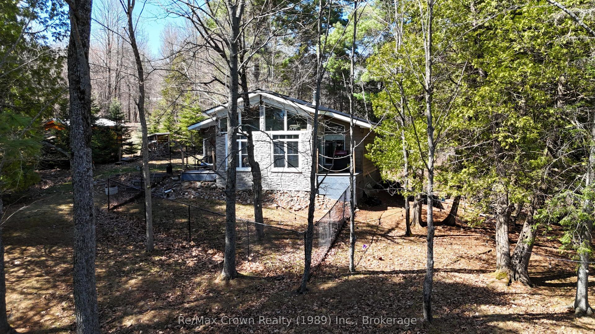 935 Limberlost Point Road — photo 1