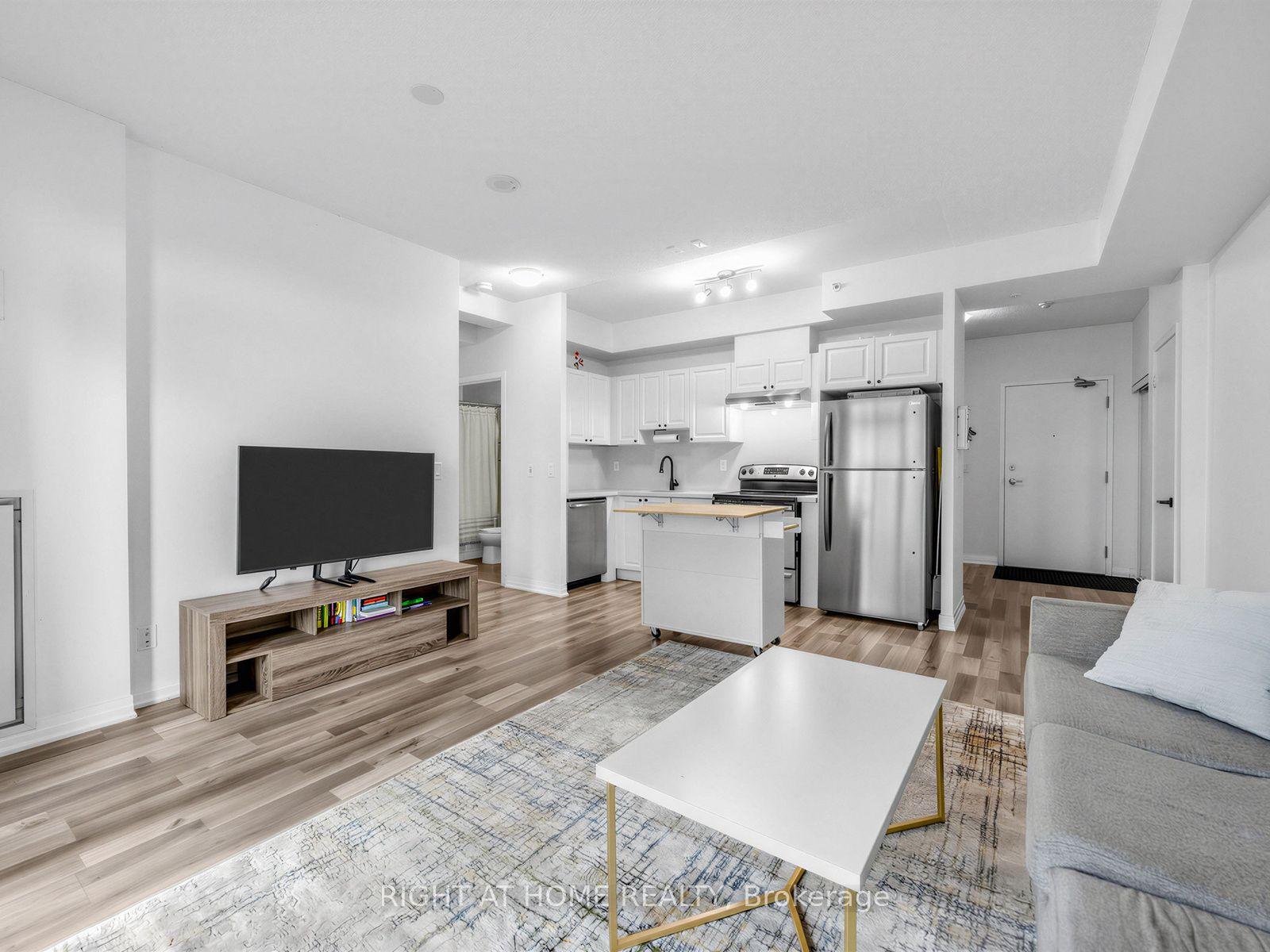 155 Legion Road N 208 #208, Toronto — Condo for sale, photo 1