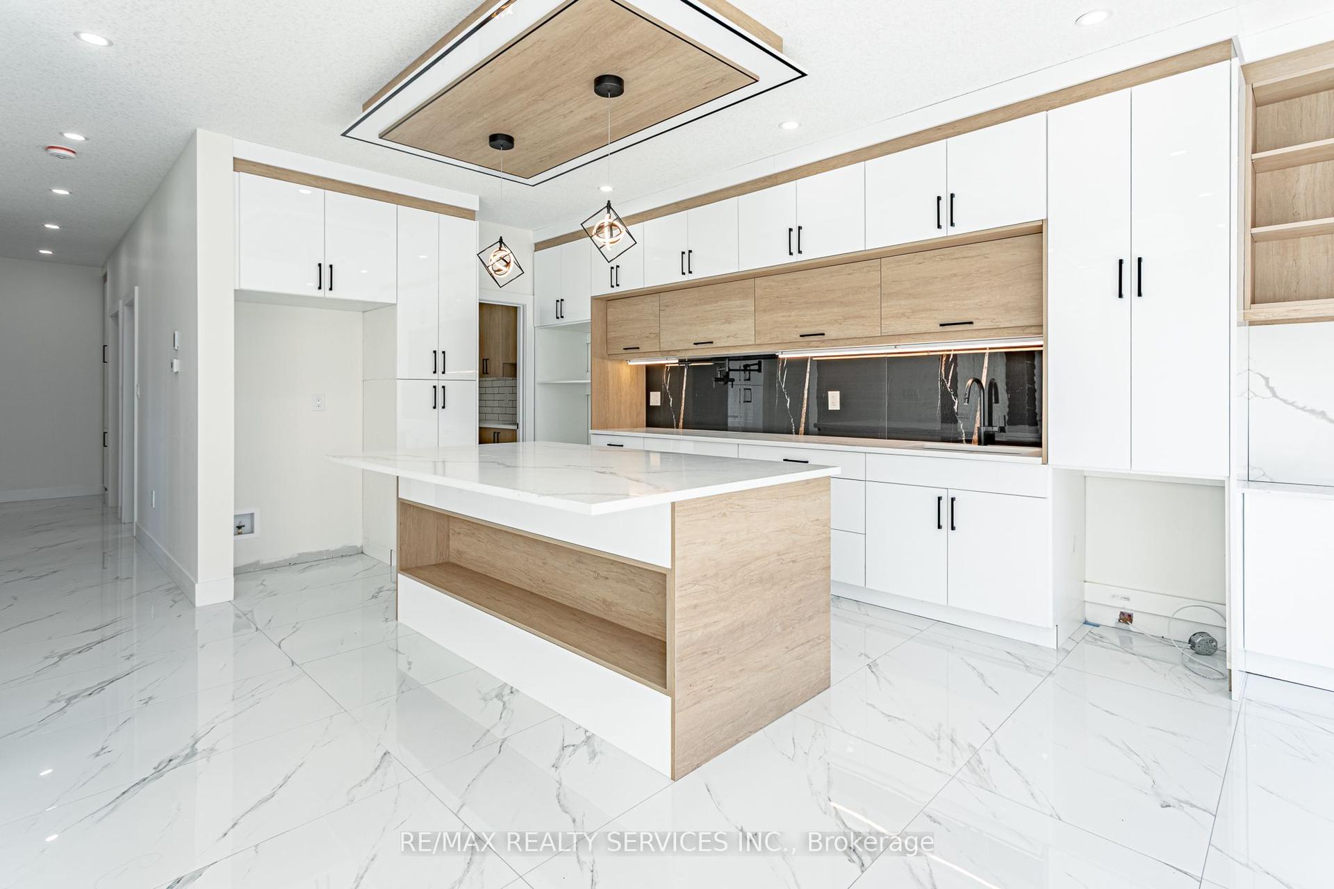 1260 Honeywood Drive — photo 1