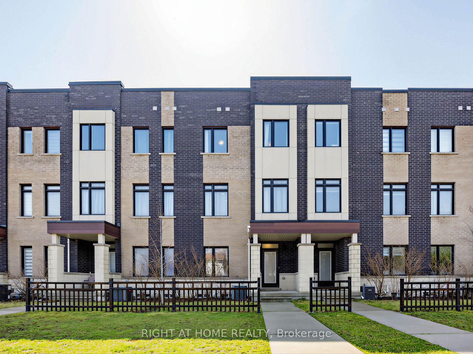 998 Kicking Horse Path — photo 1