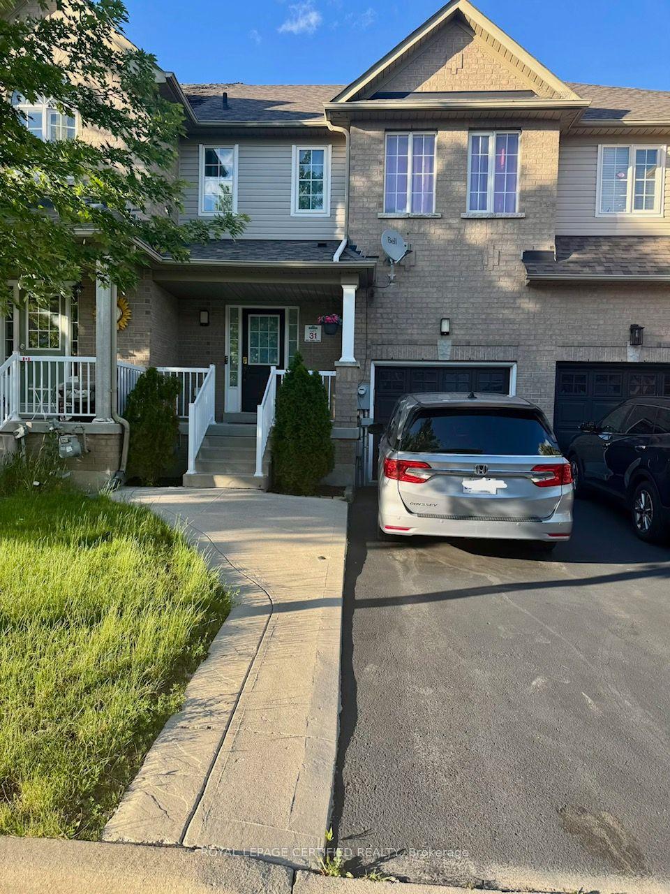 392 Hobbs Crescent — photo 1