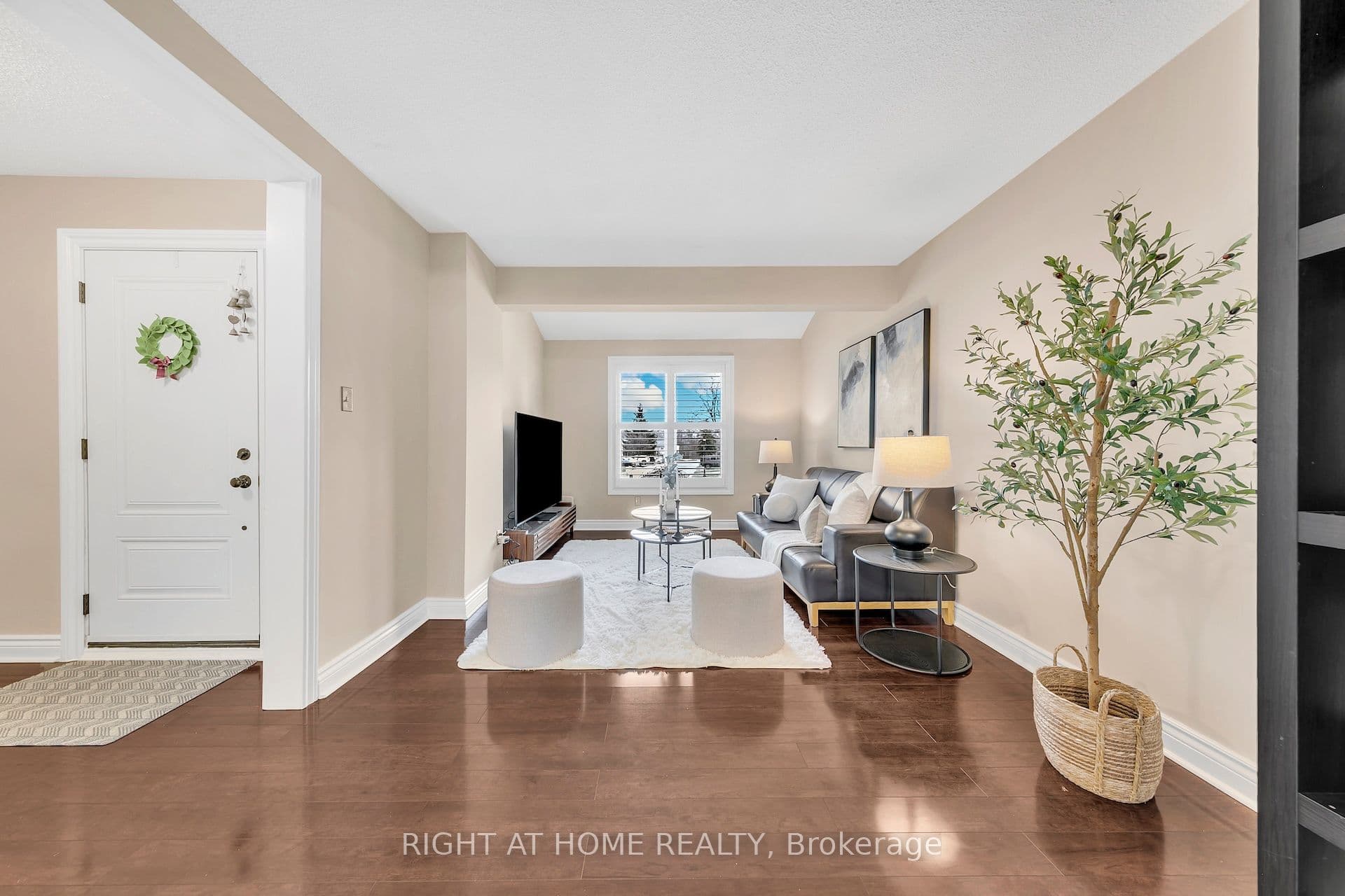 1580 Lancaster Drive 17 #17 — photo 1