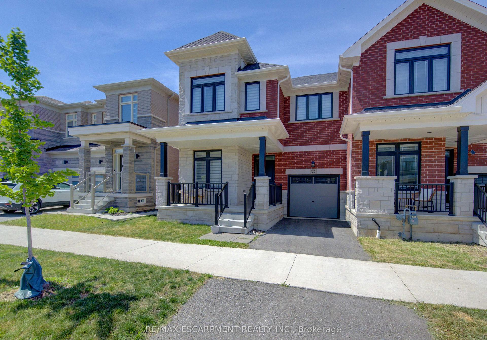 37 Great Falls Boulevard — photo 1