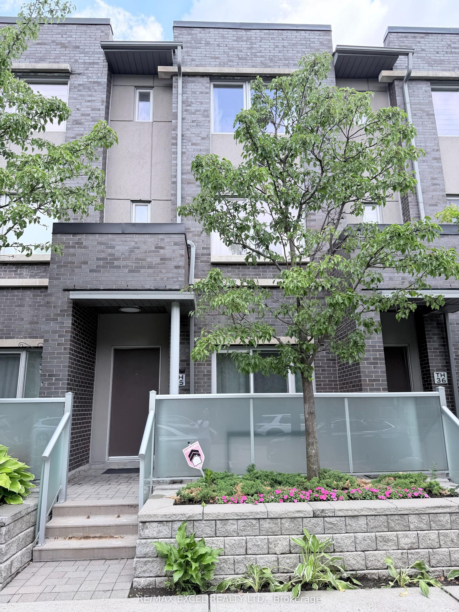 310 Village Green Square 35 #35 — photo 1