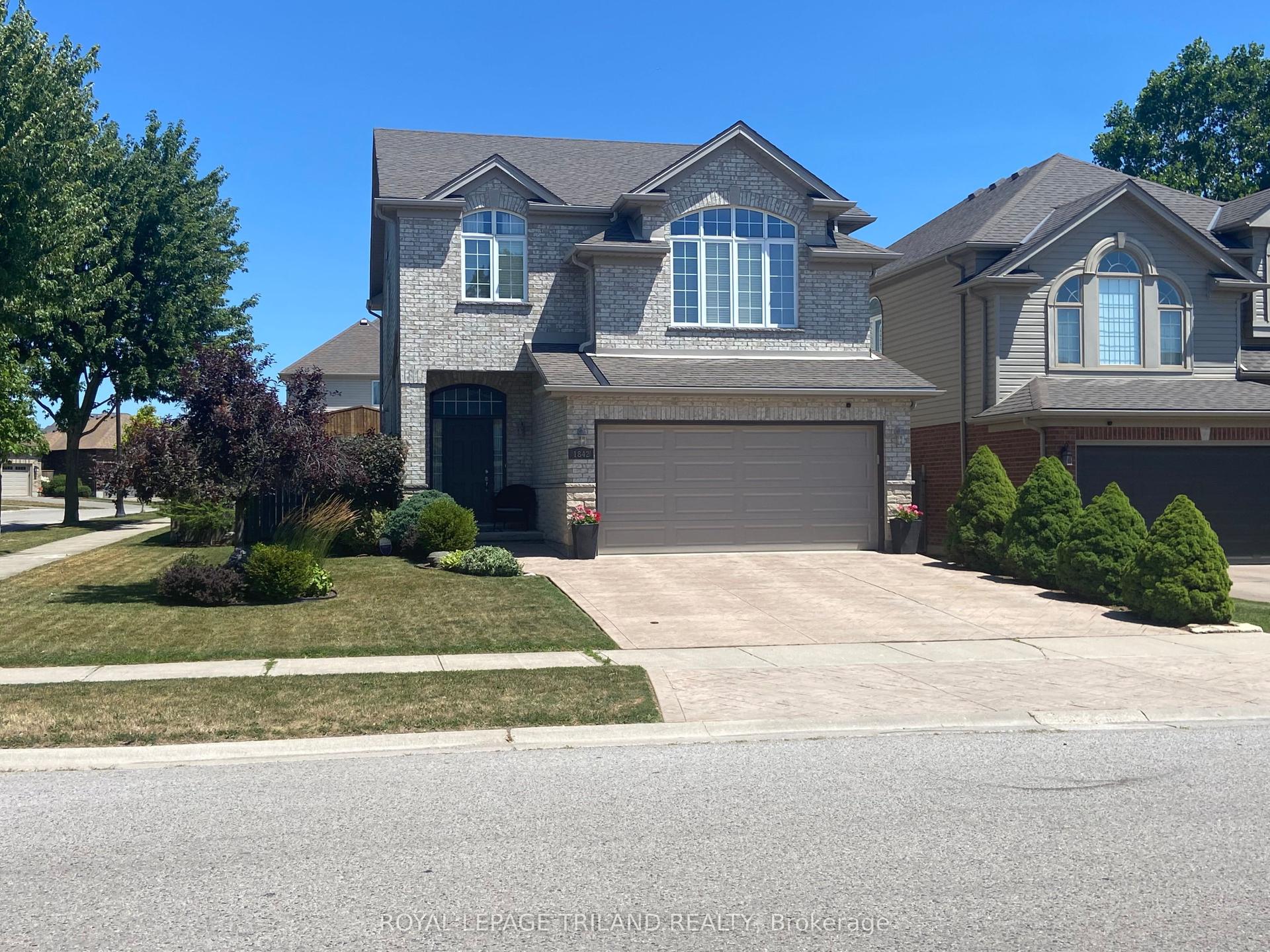 1842 Gough Avenue, London North — Detached for sale, photo 1